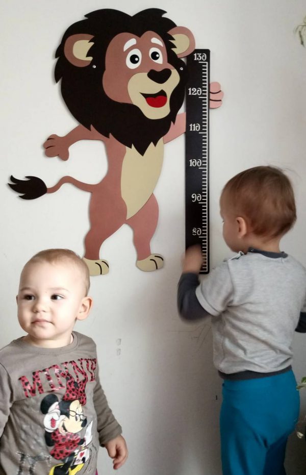 Dječiji mjerači visine boja i natpis po želji kupca.